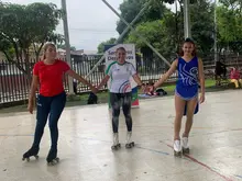 Monitoras deportivas que alternan su oficio con el rol de mamás