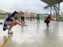 Monitoras deportivas que alternan su oficio con el rol de mamás