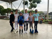 Monitoras deportivas que alternan su oficio con el rol de mamás