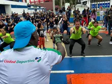 Jóvenes universitarios se fueron de ‘borondo’ por los escenarios deportivos 