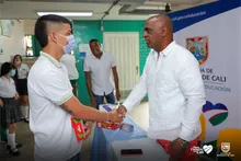 Entregados dispositivos electrónicos para uso educativo 