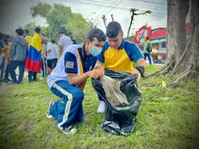 Alcaldía y comunidad se unieron para recuperar separador vial impactado por residuos