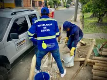 Alcaldía y comunidad se unieron para recuperar separador vial impactado por residuos