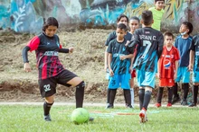 El esfuerzo de los jóvenes de La Buitrera por alcanzar sus sueños en el fútbol 