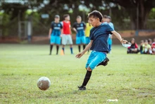 El esfuerzo de los jóvenes de La Buitrera por alcanzar sus sueños en el fútbol 