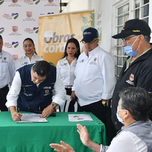 Alcaldía de Cali y comunidad de El Troncal, firman acuerdo para recuperación de vías