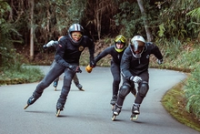 Dos kilómetros de descenso en patines en solo 127 segundos