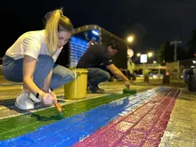 8 pasos peatonales engalanan la ciudad en el Día Internacional del Orgullo LGBTIQ+