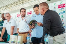 Secretaría del Deporte, de taquito con el álbum del Deportivo Cali
