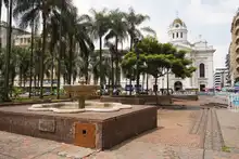 En la Plaza de Cayzedo volvió a brotar el agua de las fuentes ornamentales