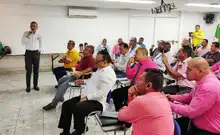 Taxistas de la empresa Toro Autos se unen para promocionar a Cali a través de los códigos QR