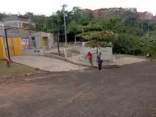 Continúa la conformación de vías en Altos de Santa Elena con el grupo operativo