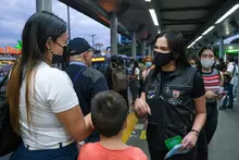 Tarjeta roja para quienes no usan tapabocas en el transporte masivo y no han completado su esquema de vacunación