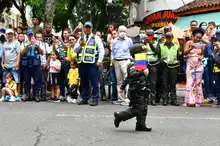 Las familias volvieron a vivir presencialmente el desfile del 20 de julio