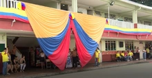 Calurosa bienvenida a ‘Mike’ Powell en la Institución Educativa Simón Rodríguez