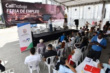 Jóvenes acudieron de forma masiva a  feria de empleo para aspirar a cerca de 1000 vacantes