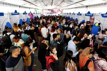 Jóvenes acudieron de forma masiva a  feria de empleo para aspirar a cerca de 1000 vacantes