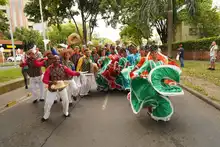 Colonias del Pacífico desfilaron en un marco de belleza, alegría y folclor