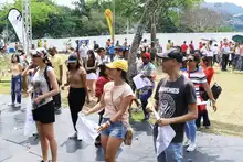 “No me pude resistir, aquí estoy bailando, probando la comida, me encanta Cali y la gente": turista de Bogotá