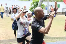 “No me pude resistir, aquí estoy bailando, probando la comida, me encanta Cali y la gente": turista de Bogotá