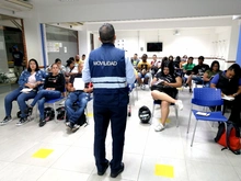 Se capacitan 50 jóvenes como reguladores de tránsito 