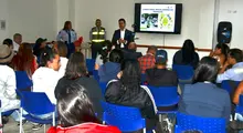 Se capacitan 50 jóvenes como reguladores de tránsito 