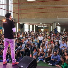   Tiempo, canciones e historias compartió Andrés Cepeda con estudiantes del oriente de Cali 