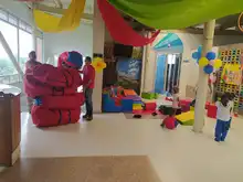 300 kits con material pedagógico recibieron ocho Unidades de Transformación Social