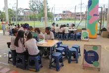 Juntos Aprendemos Viajera visitó la IEO Monseñor Ramón Arcila