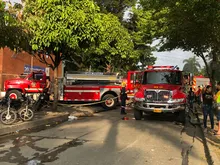 Incendio en plaza de mercado de Siloé fue controlado y confinado.
