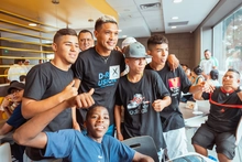 Los semilleros de la comuna 20 tuvieron su día feliz con Teo Gutiérrez