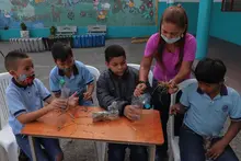 El PAE orienta a niños y jóvenes en la elaboración de composteras caseras