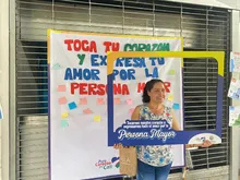 Toca Tu Corazón y Expresa tu Amor por la Persona Mayor