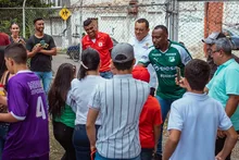 Niños de Olaya Herrera disfrutaron su visita al corazón del deporte caleño