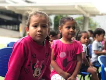 Salsa, ritmos del Pacífico y regalos alegraron la mañana de las niñas y niños de la UTS de Siloé  