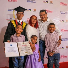 Más de 100 jóvenes se certificaron como técnico laboral mediante el programa Todas y Todos a Estudiar