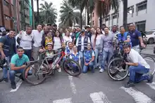 Vivienda le caminó, le patinó y le pedaleó al día sin carro