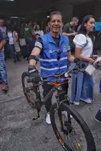 Vivienda le caminó, le patinó y le pedaleó al día sin carro