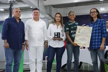 “Ustedes son referente de liderazgo para incentivar el fútbol en las niñas”: alcalde Ospina