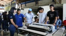 Ideas de negocio de becarios de Todas y Todos a Estudiar se destacan en Feria de Servicios