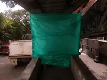 Realizan cerramiento de puente peatonal en inmediaciones del H.U.V.