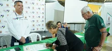 Gobierno caleño y residentes de la comuna 19, firman acuerdo para renovación de vías