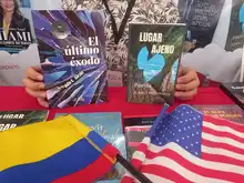 Colombianos que viven en Estados Unidos dejan leer sus cuitas desde la ‘Feria Internacional del Libro’ 