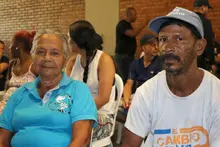Administración entregó triciclos y dotaciones a recicladores afectados por incendio en Siloé