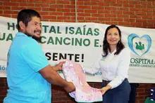 Administración entregó triciclos y dotaciones a recicladores afectados por incendio en Siloé