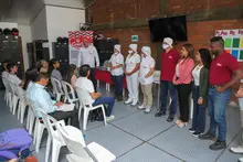 Contralores escolares con las manos en la masa