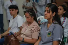 Contralores escolares con las manos en la masa
