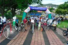 Segundo ‘día sin carro y sin moto’ inició con ciclopaseo desde el parque de Las Banderas hasta la Plazoleta Jairo Varela