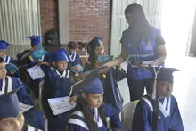En ceremonia de graduación de grado 5, niños y niñas recibieron su cartilla La Paz es mi Cuento