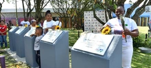 Se develaron los monumentos en honor a los jóvenes asesinados en Llano Verde